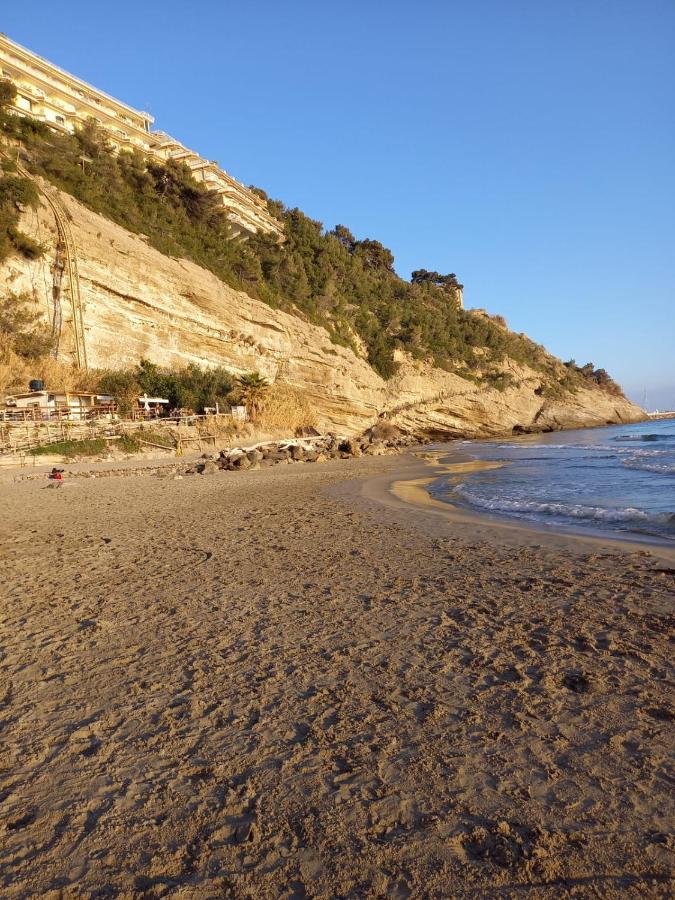 Sea And Monaco Charme View On The Beach Ventimiglia Eksteriør billede
