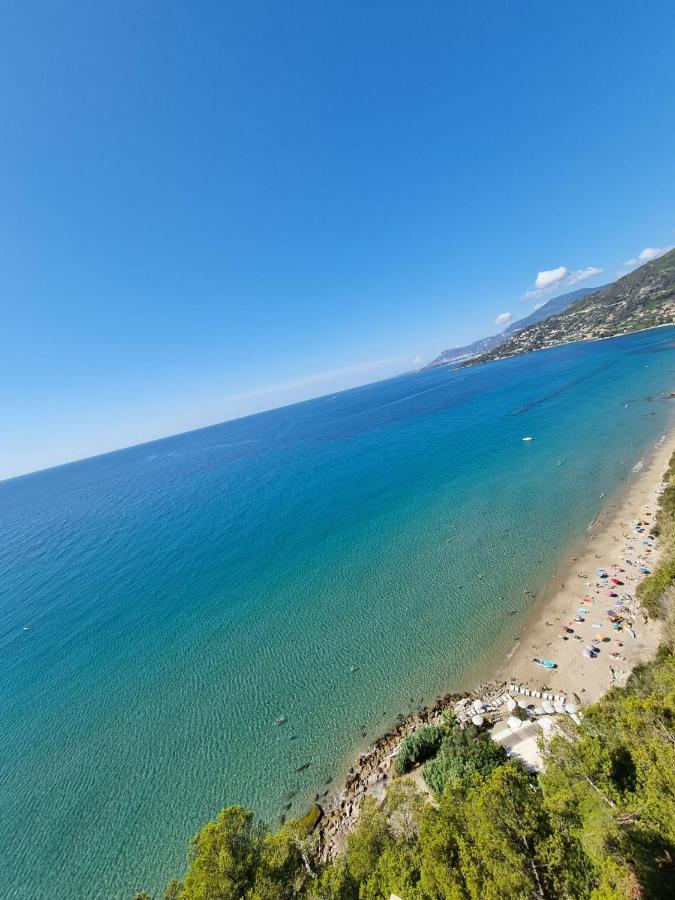 Sea And Monaco Charme View On The Beach Ventimiglia Eksteriør billede