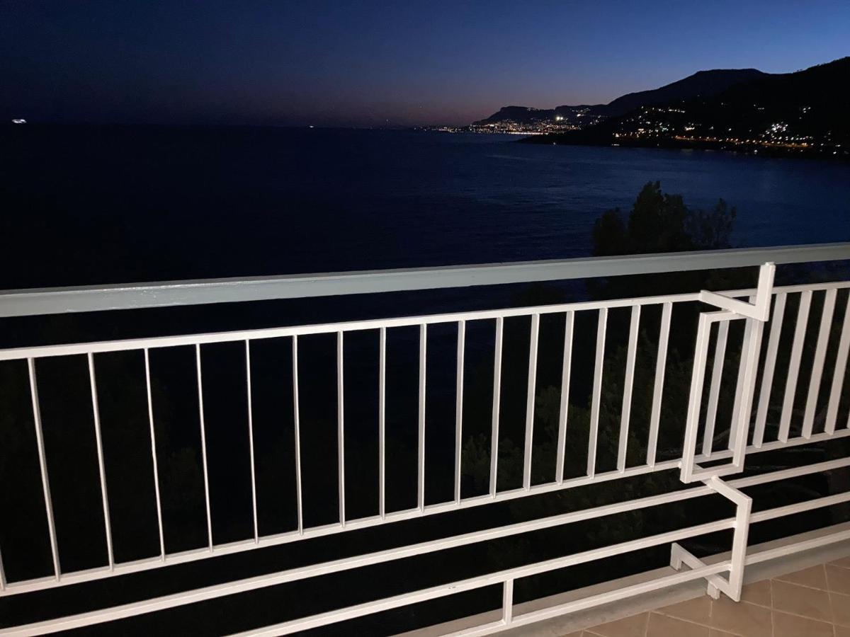 Sea And Monaco Charme View On The Beach Ventimiglia Eksteriør billede